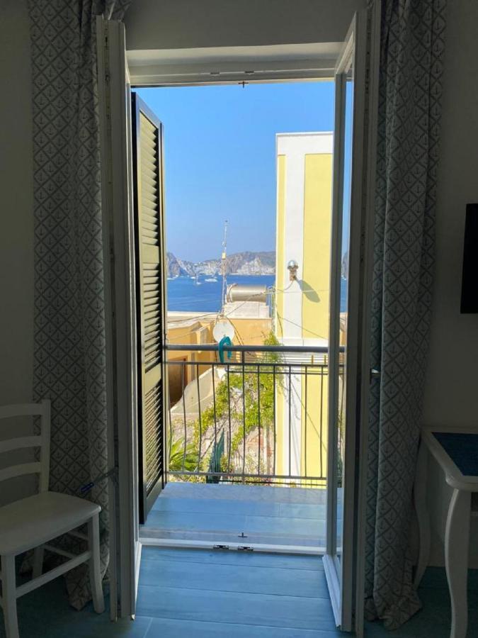 Sky Ponza - Immobilevante Buitenkant foto