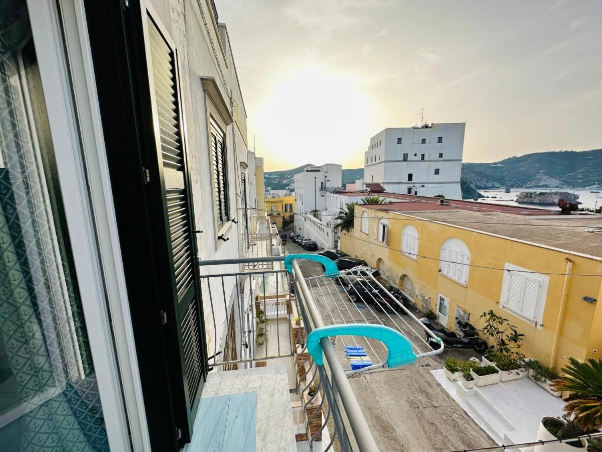 Sky Ponza - Immobilevante Buitenkant foto