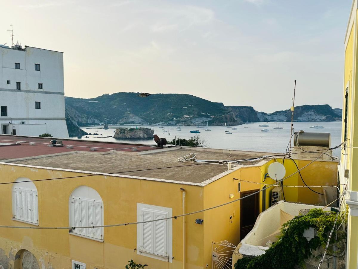 Sky Ponza - Immobilevante Buitenkant foto